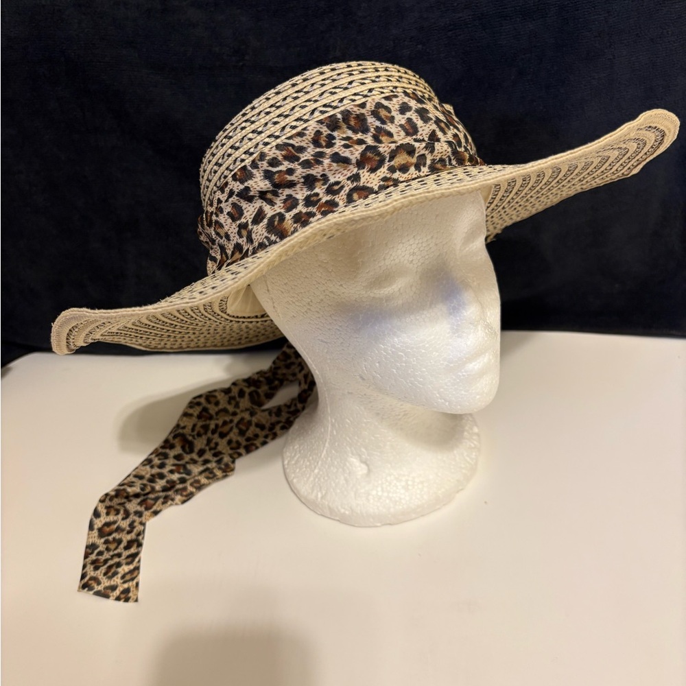 Chic Leopard Band Straw Hat